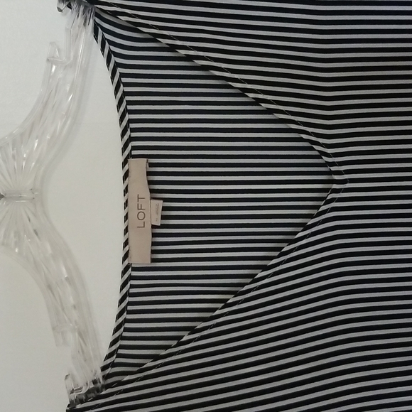 LOFT (M) Bell-Sleeve Lightweight Top EUC - Picture 6 of 8